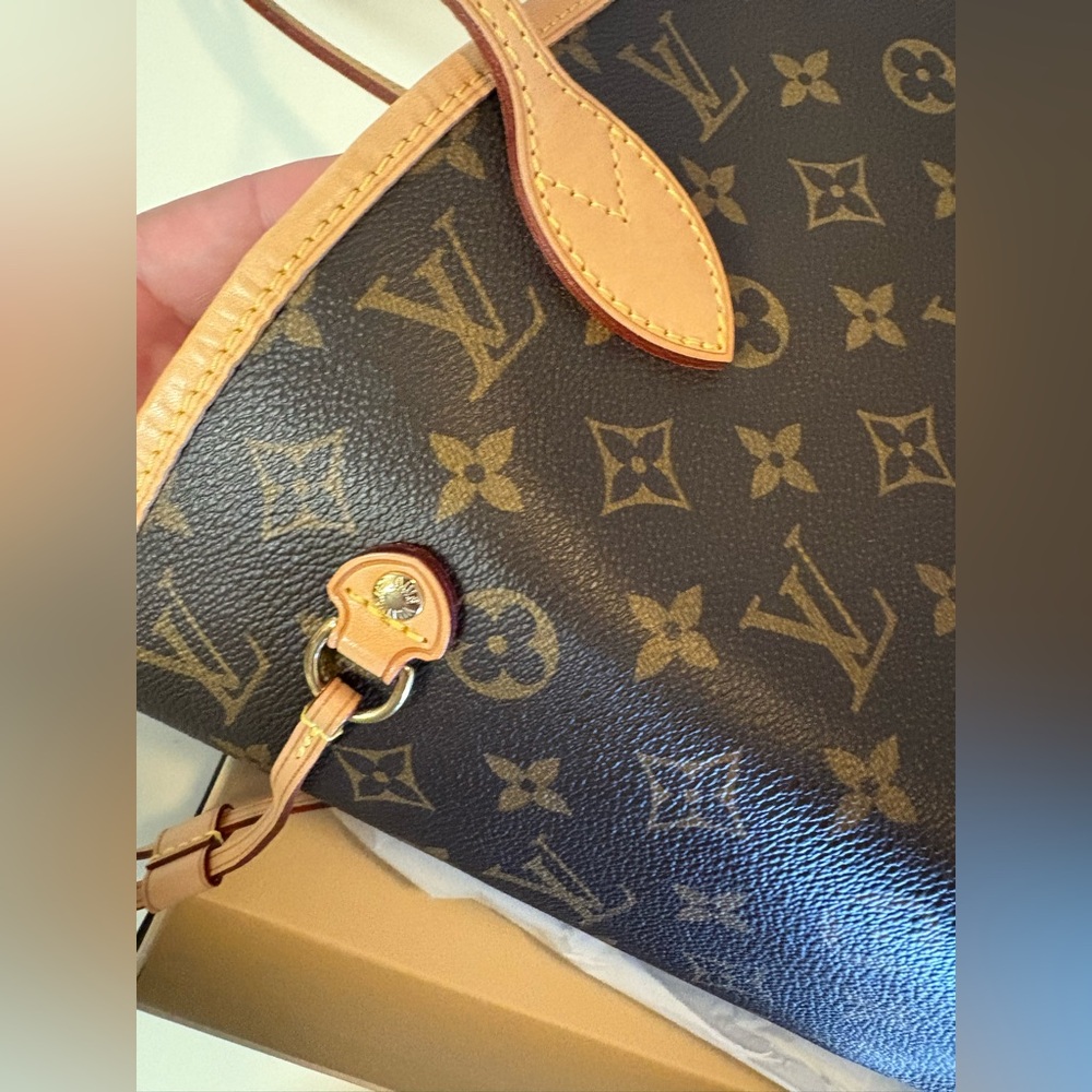 Authentic Louis Vuitton Nevergull MM monogram bag
Pre-owned/Like new - Picture 4 of 16